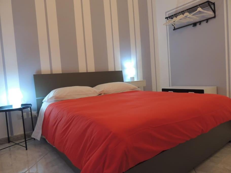 Magenta Apartment Rom